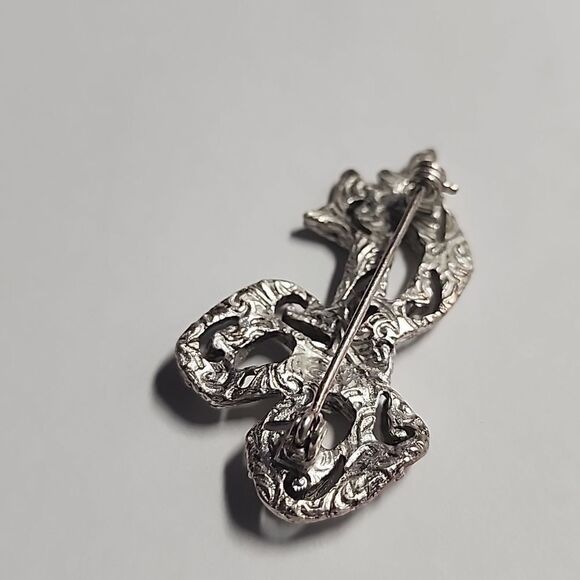 Elegant Silver Bow Brooch with Blue Accents - Picture 3 of 6